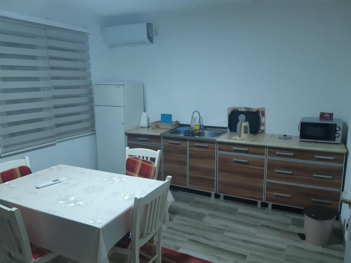 As Guesthouse Krzevici Eksteriør bilde